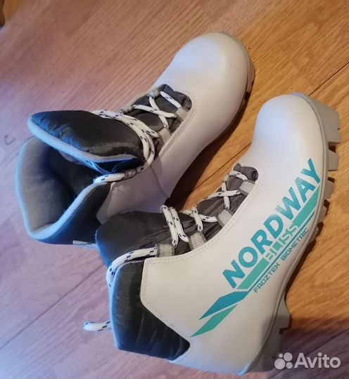 Лыжные ботинки