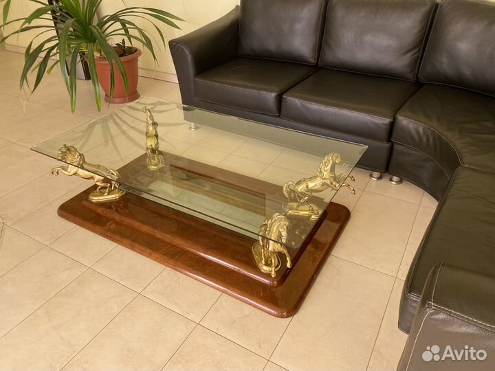 Итальянский стекляный журнал ный столик