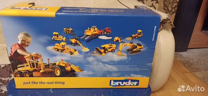 Экскаватор колесный Bruder