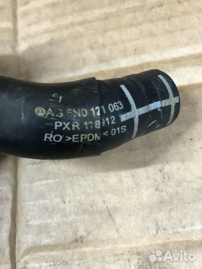 Патрубок ож VAG VW Tiguan