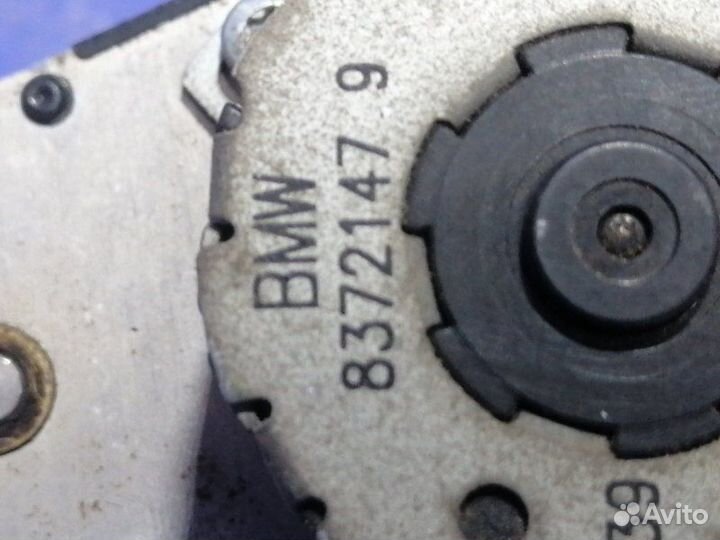 Моторчик заслонок отопителя Bmw E39 седан 2001