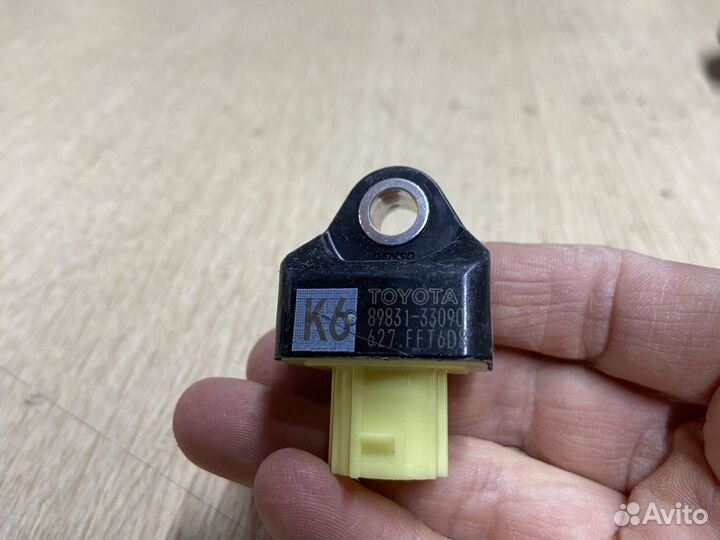 Датчик удара боковой Toyota Camry 75