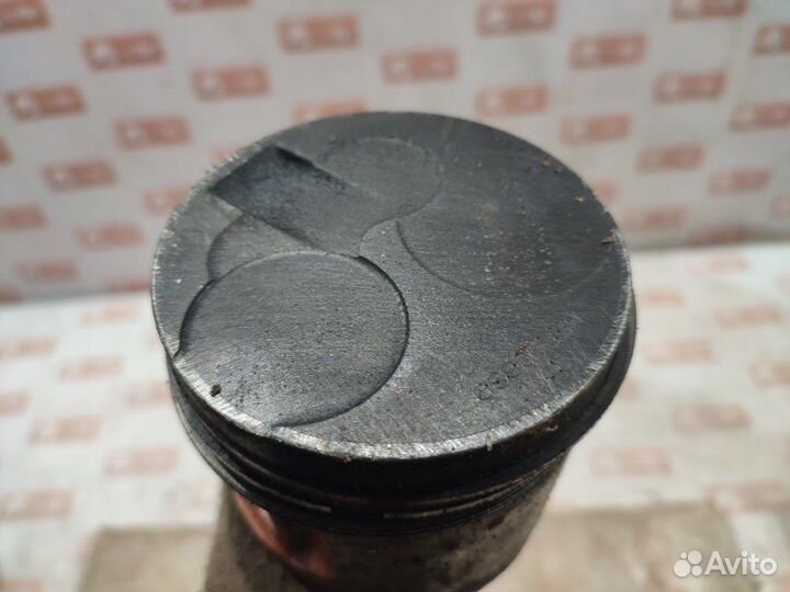 Поршень с шатуном Mitsubishi Pajero 4M40 1994-2000