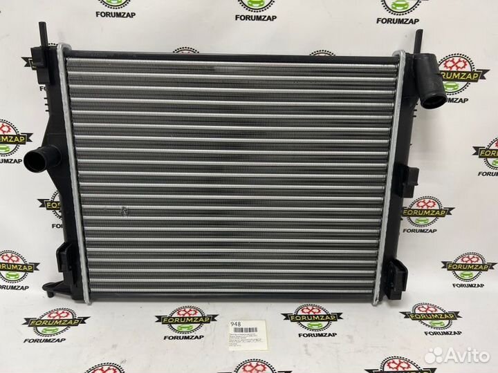 Радиатор охлаждения двигателя Renault Sandero