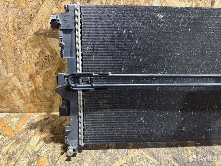 Радиатор охлаждения двигателя Mercedes Vito 639