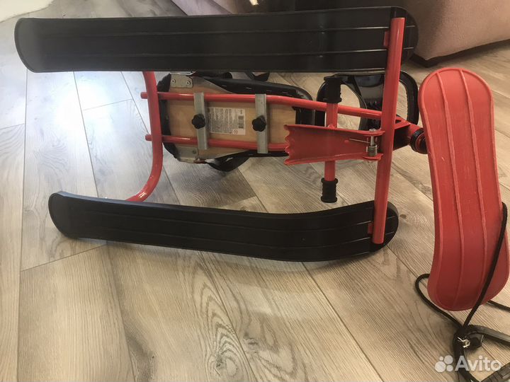 Детский снегокат со спинкой