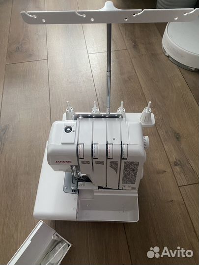Бытовой оверлок Janome ML 785