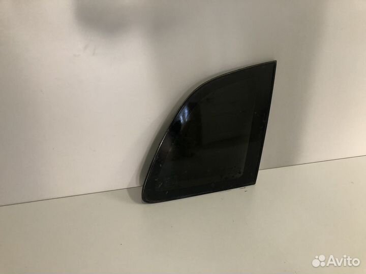 Стекло кузовное глухое правое Hyundai Matrix 2001