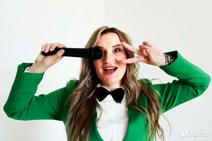 Ведущая ярких событий)