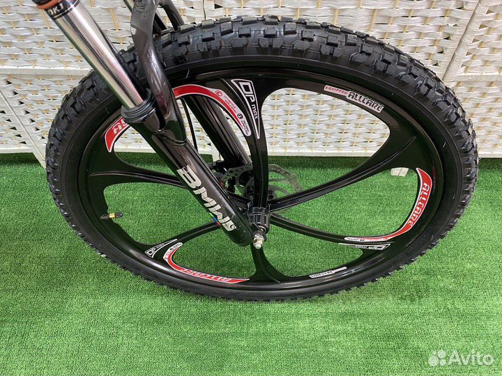 Велосипед с литыми дисками/ велосипед горный