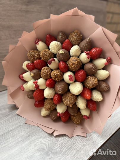 Клубника в шоколаде подарок букет
