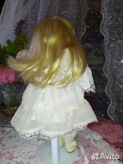 Кукла фарфоровая