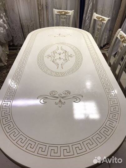 Стол со стульями