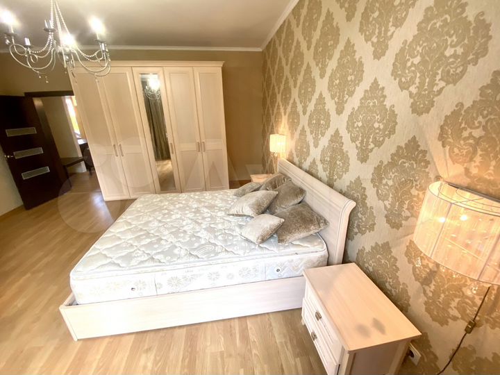 3-к. квартира, 102 м², 1/3 эт.