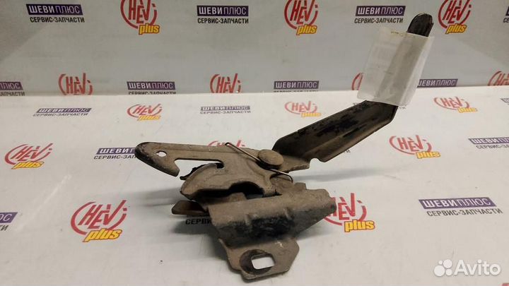 Замок капота Chevrolet Avalanche