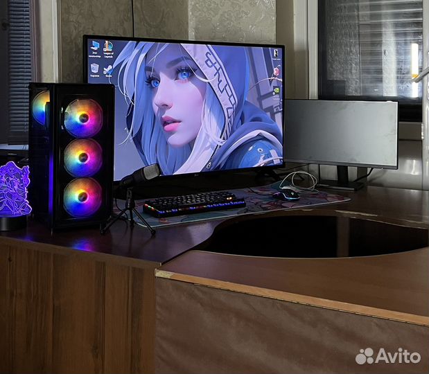 Игровой пк с монитором и клавиатурой