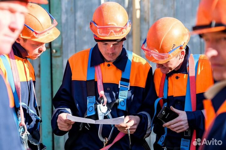 Монтажники на строительство трассы Казань