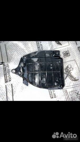 Пыльник крыла правый Lexus Rx