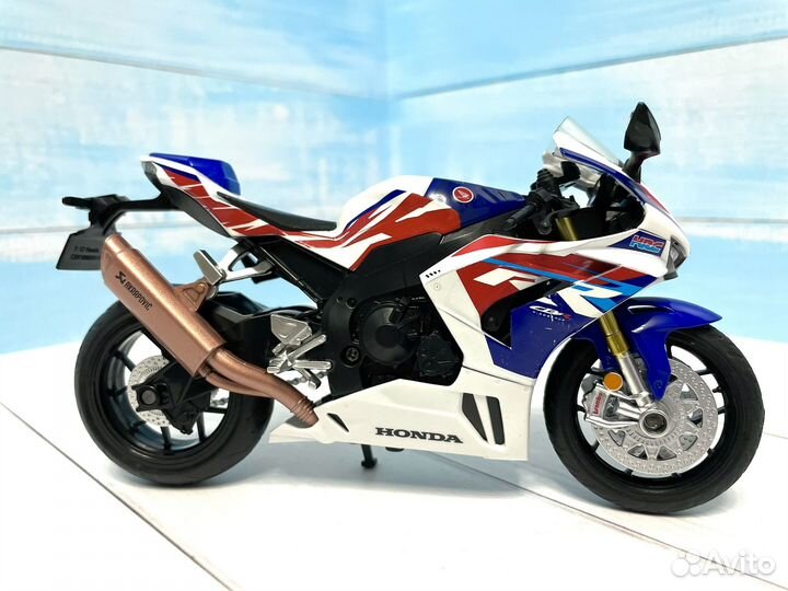 Модель мотоцикла Honda CBR1000RR-R Fireblade 1:12