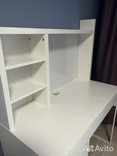 Письменный стол для школьника белый
