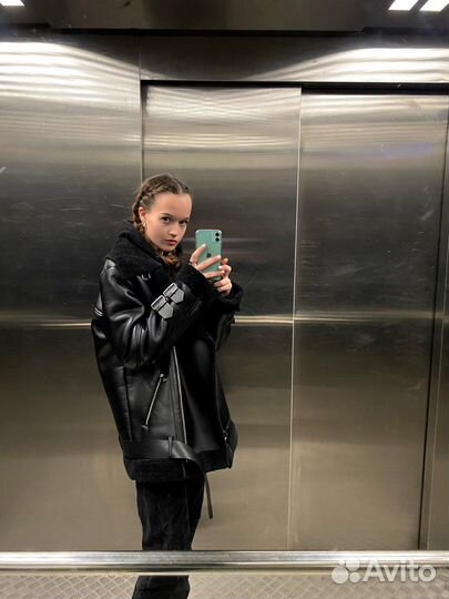 Официантка