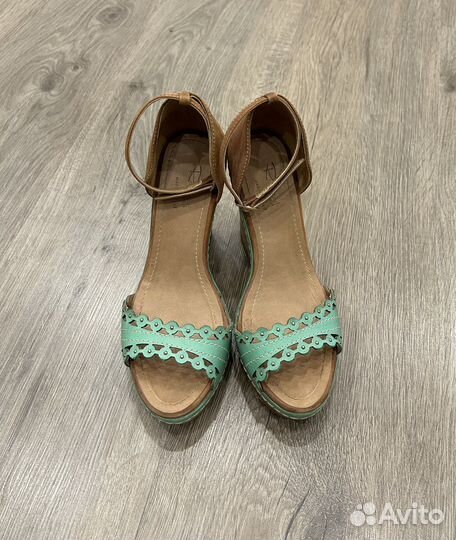 Босоножки на танкетке Respect 36