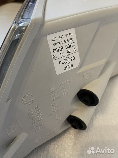 Фара правая с линзой Skoda Octavia A5 Новая