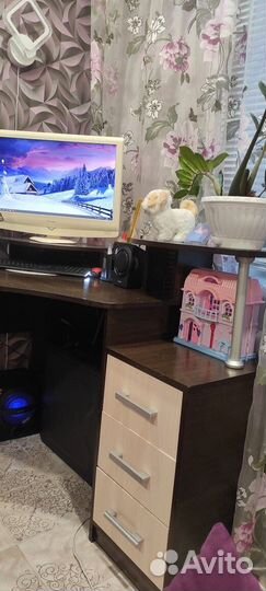 Компьютерный стол