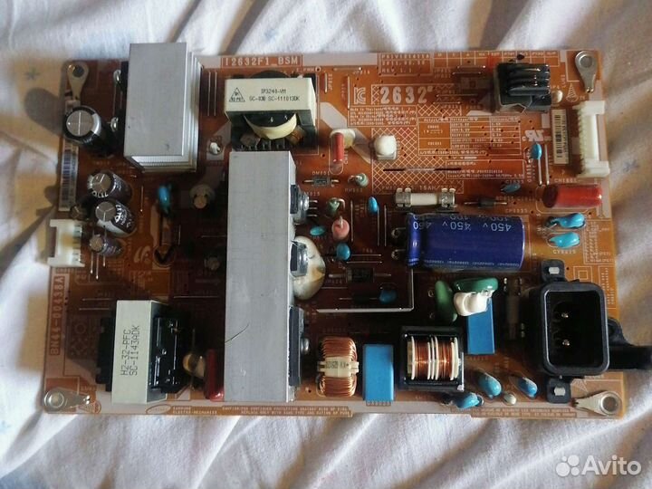 Продам телевизор на запчасти