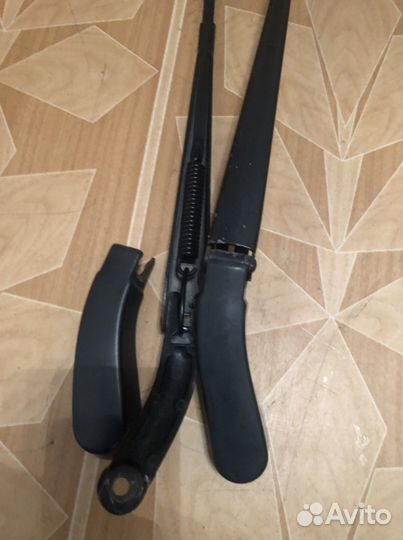 Поводок стеклоочистителя