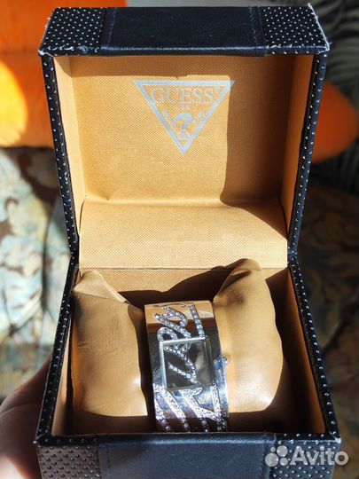 Часы женские Guess