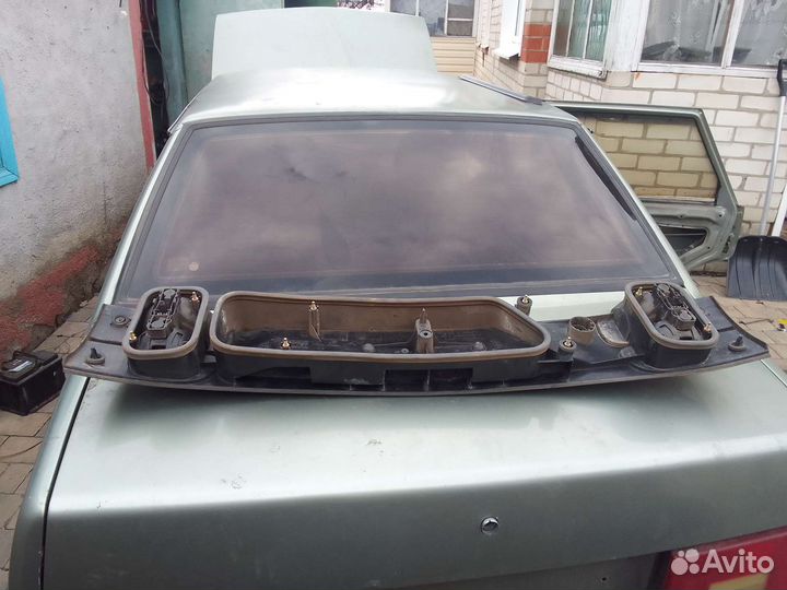 Фонарь крышки багажника Renault Laguna 1