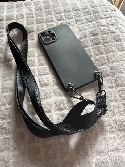 Чехол на iPhone с ремешком