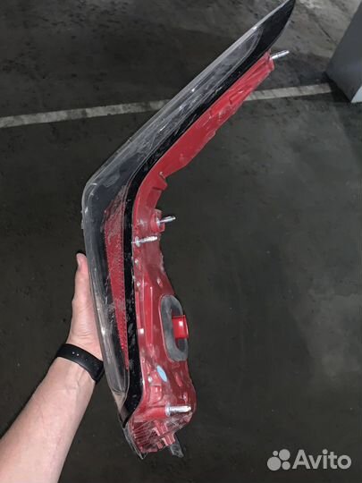 Фонарь задний правый cadillac xt5