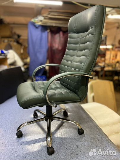 Компьютерное кресло в натуральной коже
