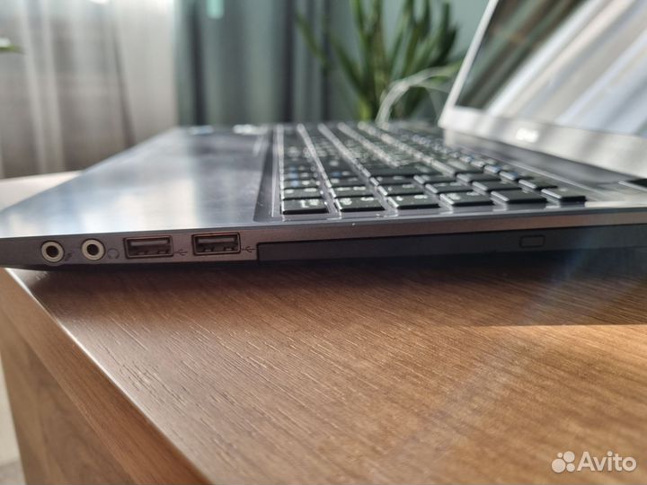 Ноутбук W650EH