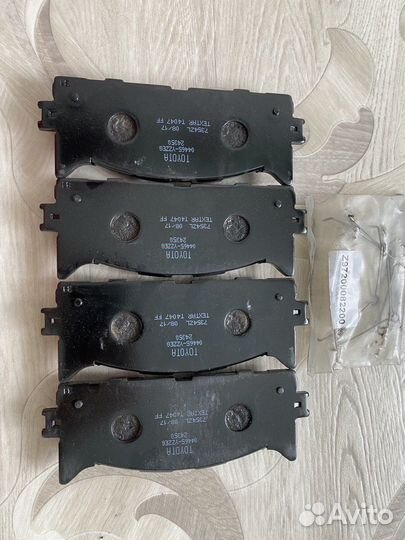 Передние тормозные колодки Toyota Camry