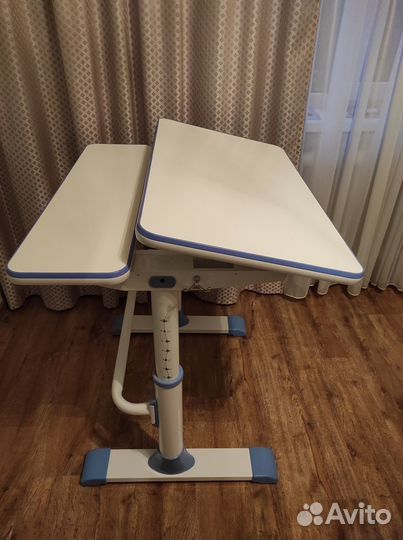 Продаю школьную парту