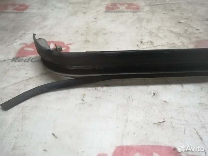 Полозья сдвижной двери левая Toyota Hiace LH107G