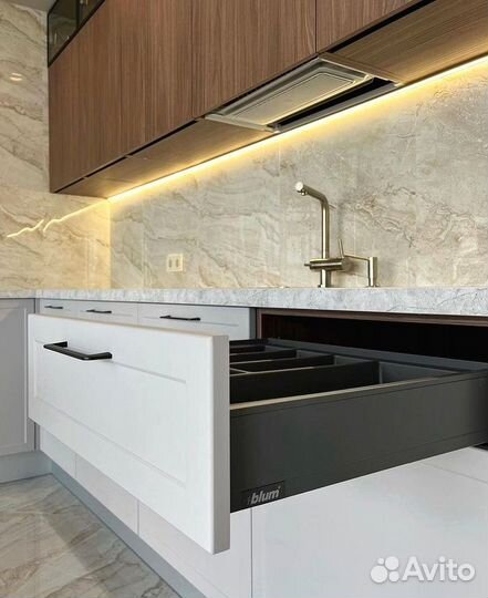 Кухня угловая под потолок