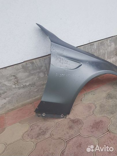 Крыло переднее