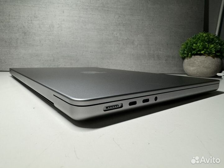 MacBook Pro 14 2023 M3 8/1024 (5 циклов)