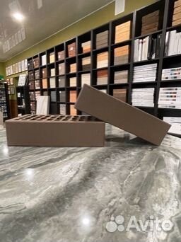 Щелевой кирпич коричневый рифленый Браер