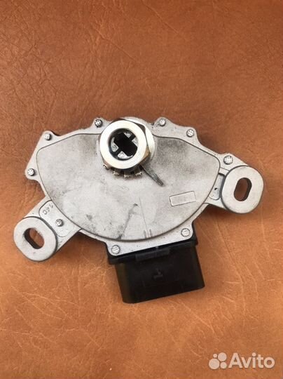 Датчик селектора АКПП Skoda Octavia A5 (II)