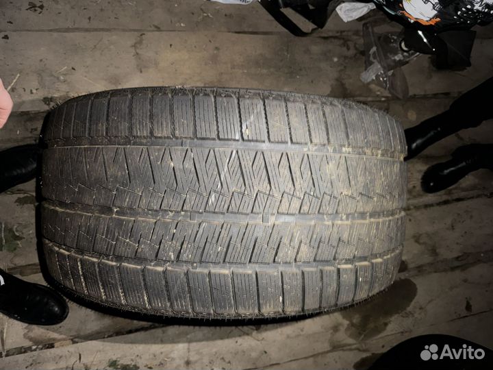 Accelera 651 275/40 R20