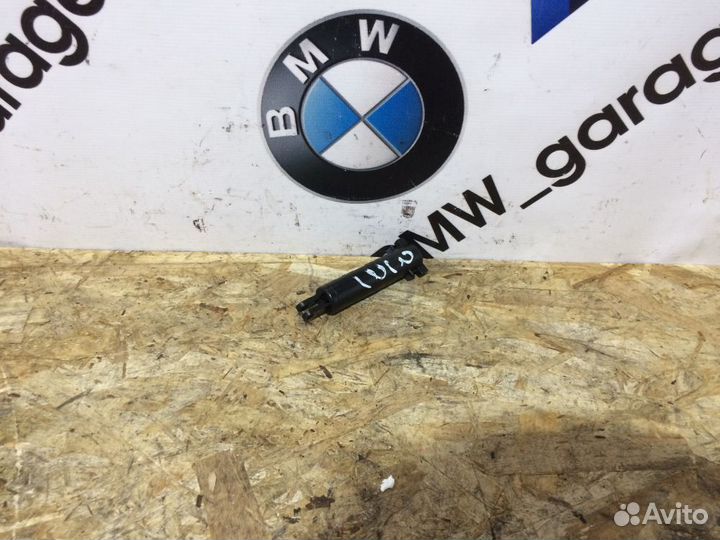 BMW E60 E61 Амортизатор бардачка с Японии