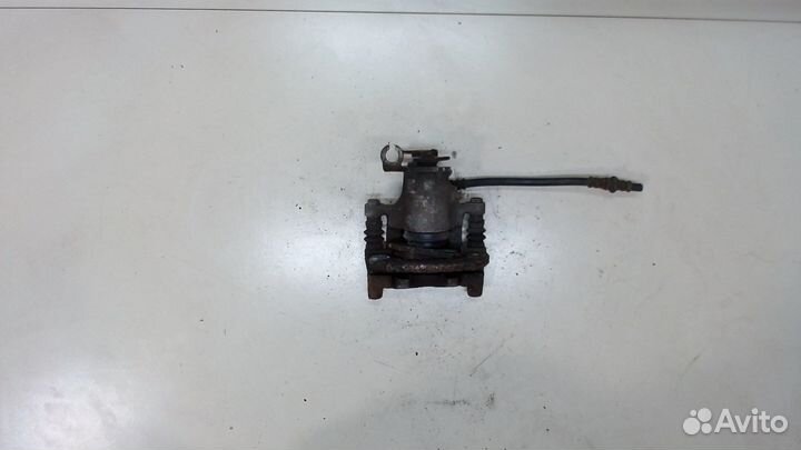 Суппорт Mitsubishi Carisma, 2003