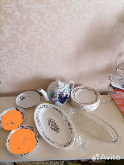 Тарелки, чайник, селедочницы, блюдце