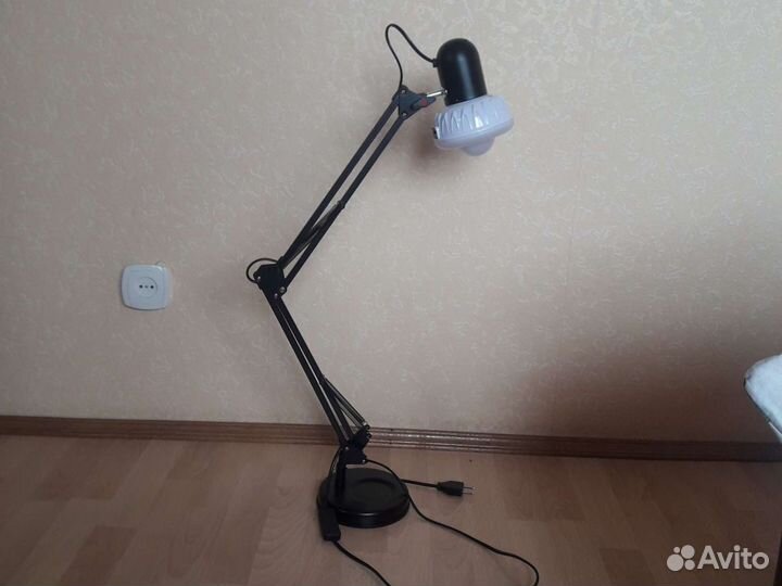 Настольный двухколенный светильник с пультом