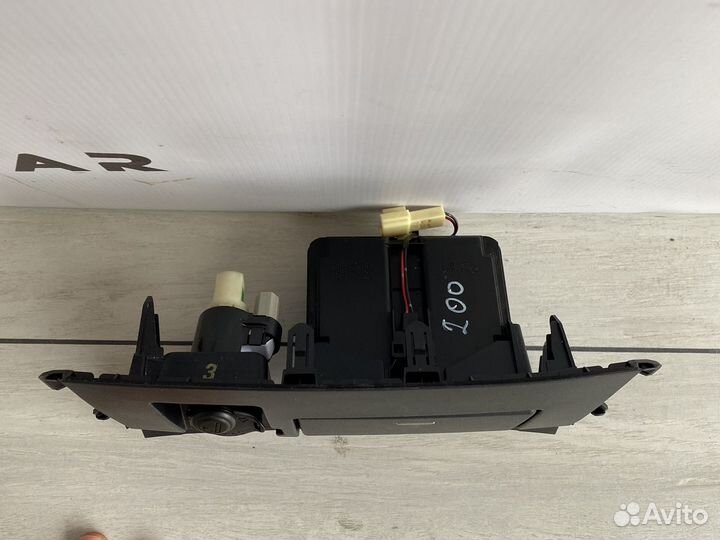 Toyota Land Cruiser 200 пепельница